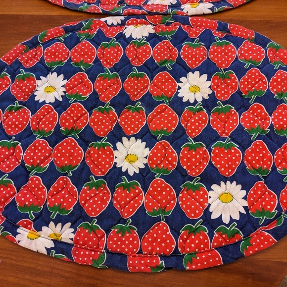 Quilted Placemats VTG Strawberries Daisies Oval Kitchen Dining nostalgic kitchen - Picture 3 of 8